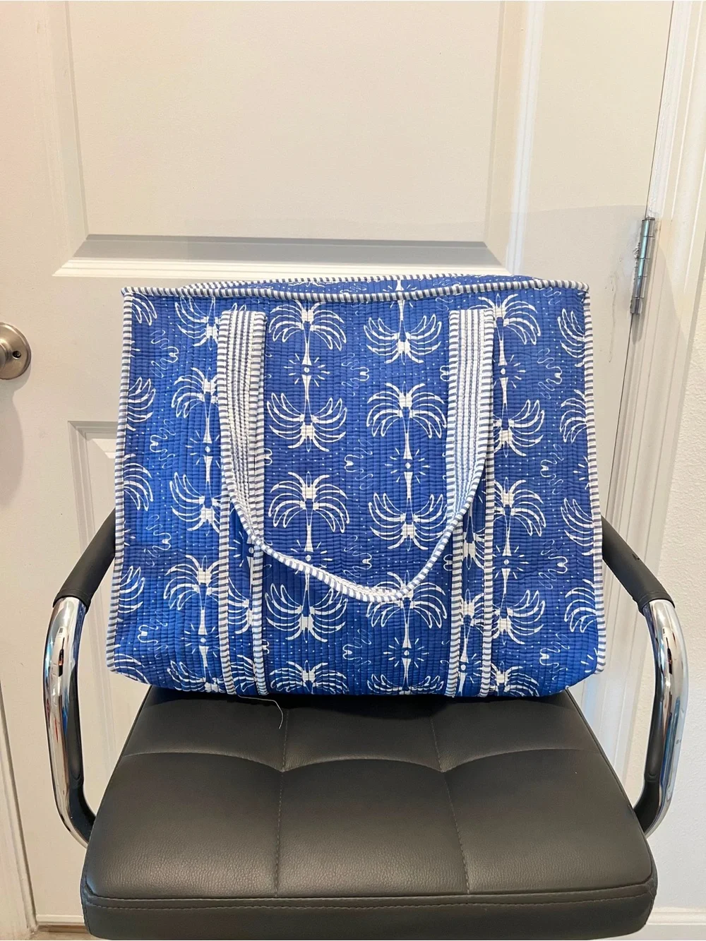 Blue Palm-Print Tote Bag - Stylish Everyday Carry